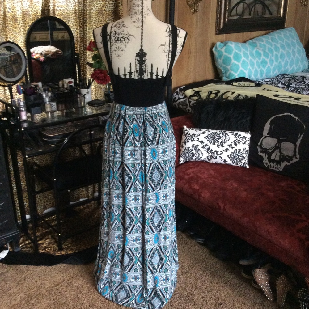 Maxi Aztec Dress - Picture 3 of 4